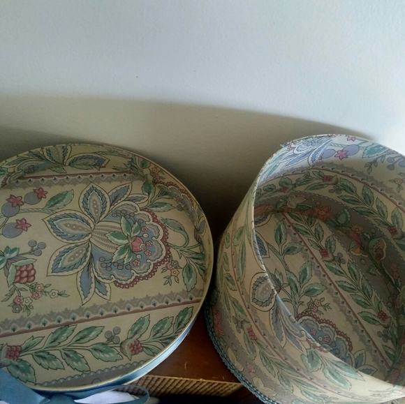 (SOLD) Vintage hat box 🌹 - Picture 1 of 3